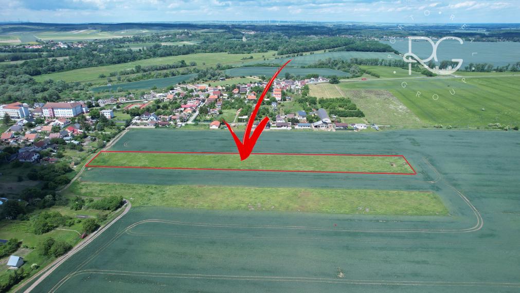 Lukratívny  pozemok v obci Záhorská Ves VIDEOOBHLIADKA