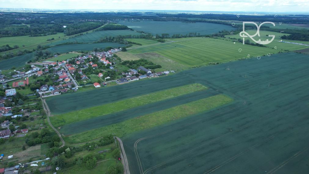 Lukratívny  pozemok v obci Záhorská Ves VIDEOOBHLIADKA