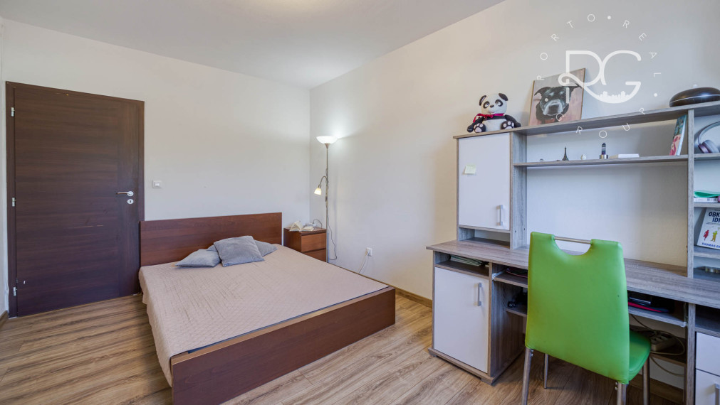 =PREDANÉ=Moderný 2izb byt s predzáhradkou a parkovaním v cene v obľúbenej lokalite v Rovinke