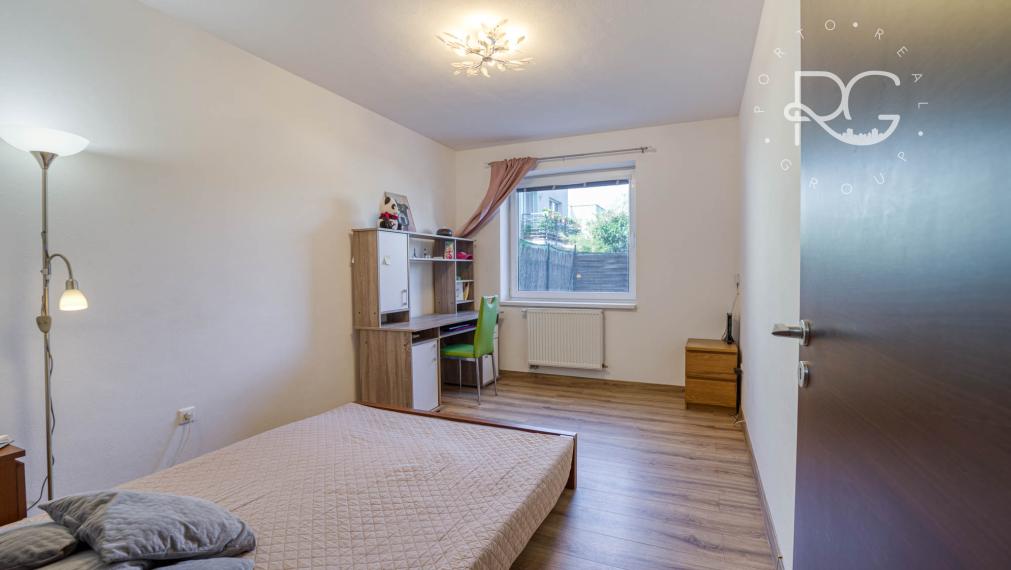 =PREDANÉ=Moderný 2izb byt s predzáhradkou a parkovaním v cene v obľúbenej lokalite v Rovinke