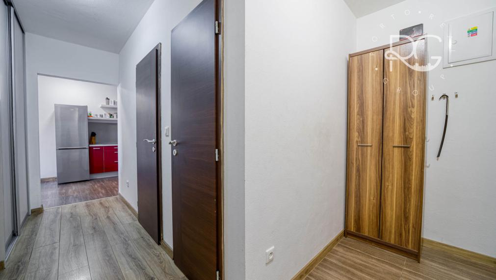 =PREDANÉ=Moderný 2izb byt s predzáhradkou a parkovaním v cene v obľúbenej lokalite v Rovinke