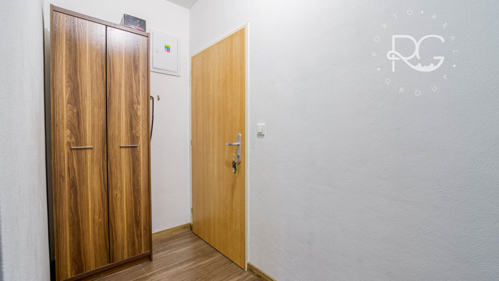 =PREDANÉ=Moderný 2izb byt s predzáhradkou a parkovaním v cene v obľúbenej lokalite v Rovinke