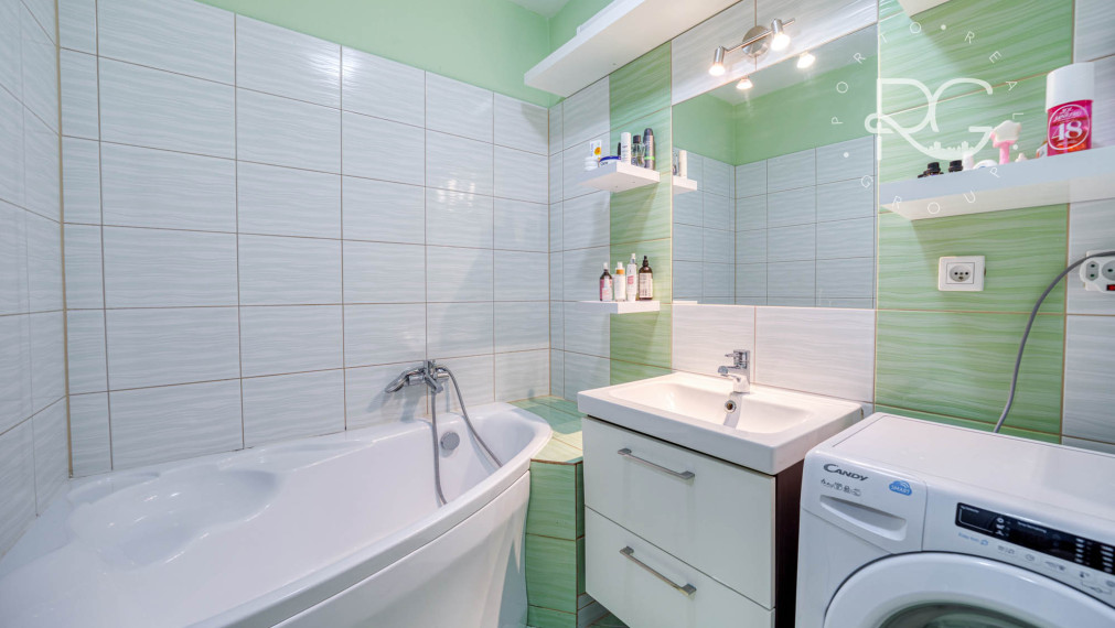 =PREDANÉ=Moderný 2izb byt s predzáhradkou a parkovaním v cene v obľúbenej lokalite v Rovinke