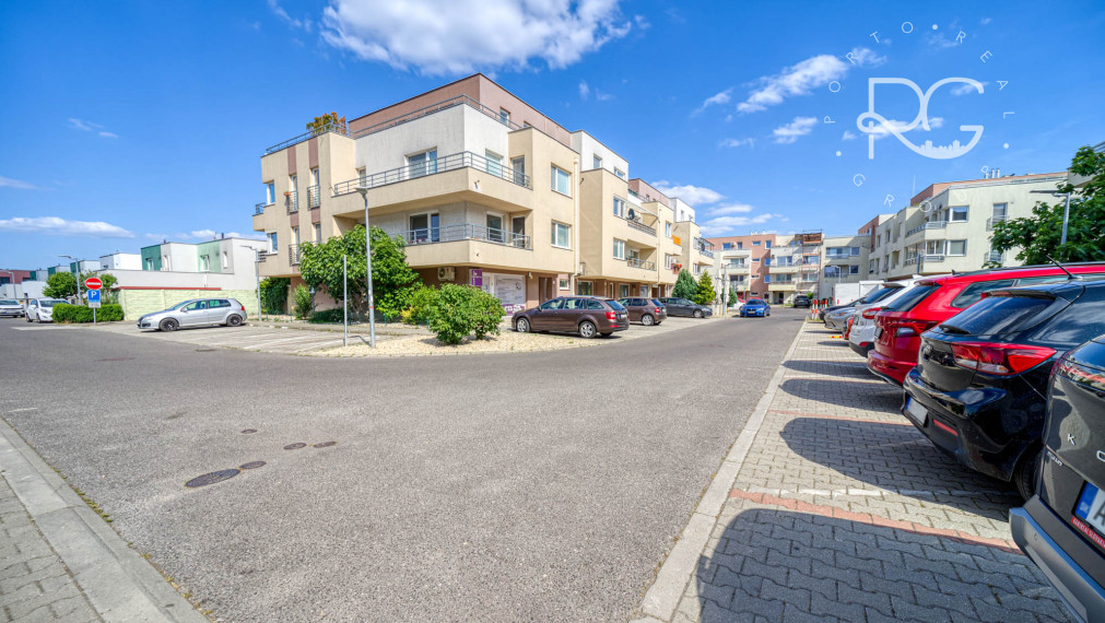 =PREDANÉ=Moderný 2izb byt s predzáhradkou a parkovaním v cene v obľúbenej lokalite v Rovinke