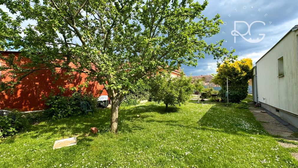 =PREDANÉ=Krásny 8,5 árový pozemok so starým RD v super lokalite