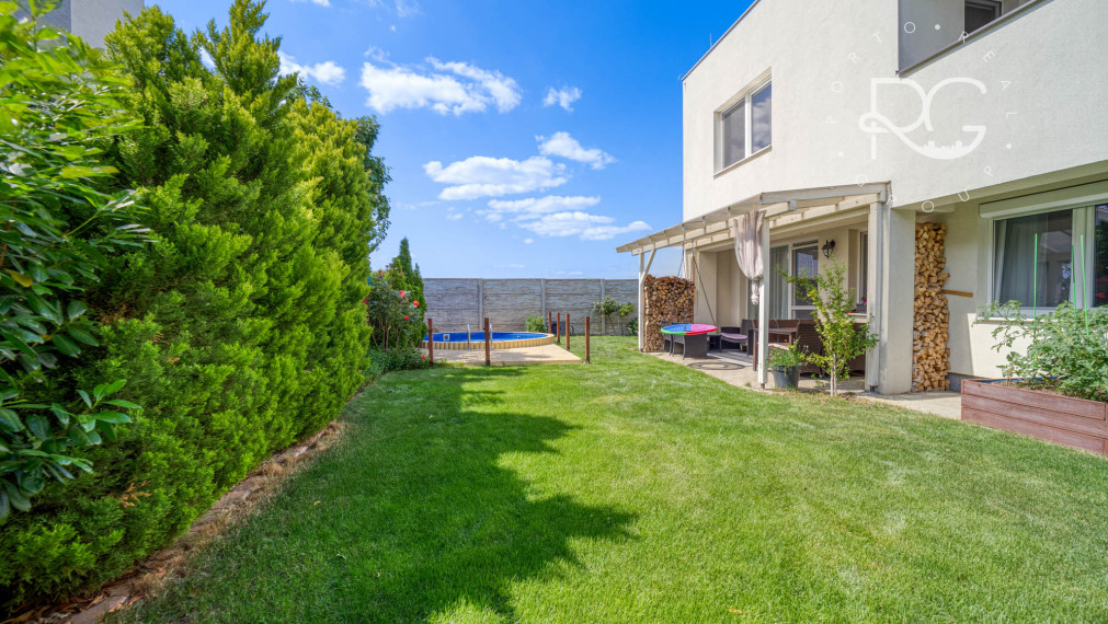 Krásny 3izb byt s 2árovou záhradou a bazénom v žiadanej lokalite v Rovinke