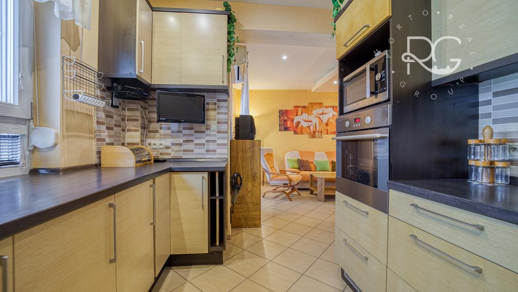 = REZERVOVANÉ = Staromestské bývanie v 3,5-izbovom byte v Bratislave I – Krížna ulica