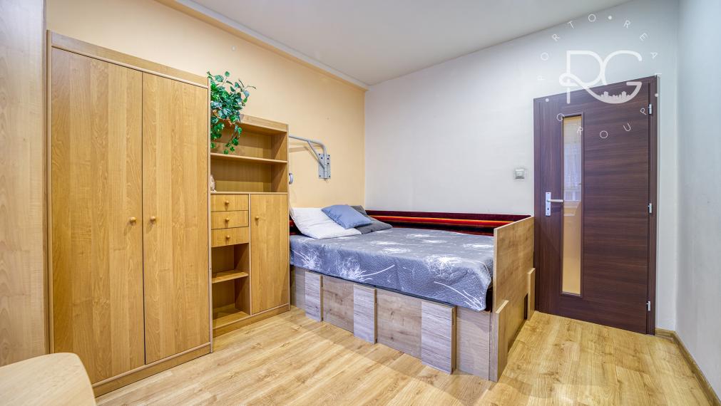 = REZERVOVANÉ = Staromestské bývanie v 3,5-izbovom byte v Bratislave I – Krížna ulica