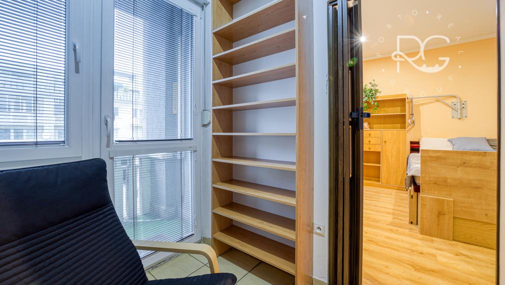 = REZERVOVANÉ = Staromestské bývanie v 3,5-izbovom byte v Bratislave I – Krížna ulica