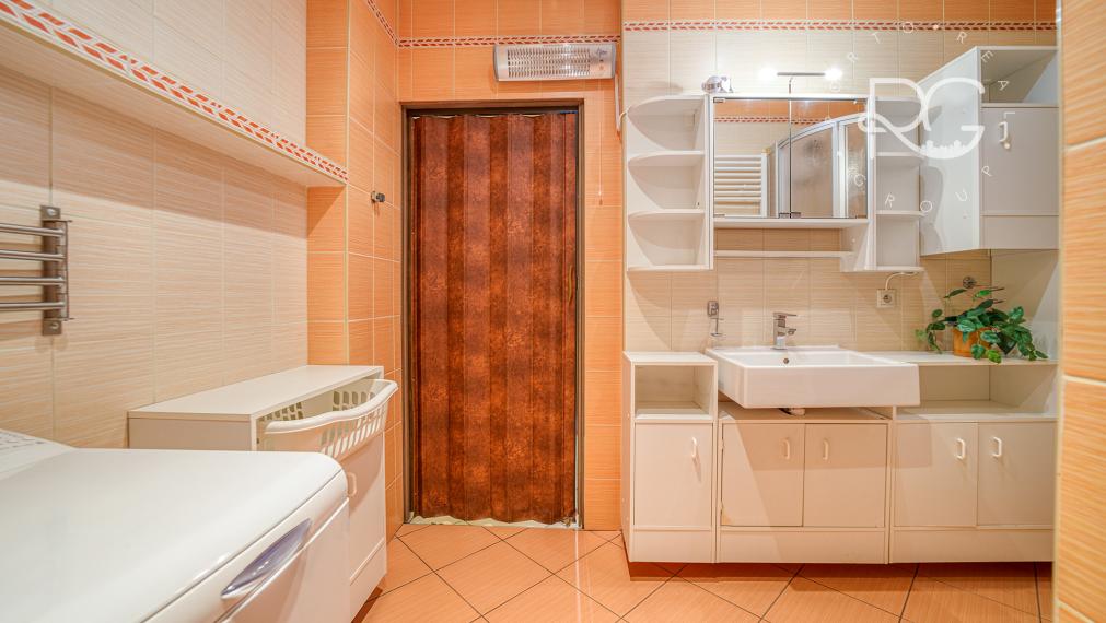 = REZERVOVANÉ = Staromestské bývanie v 3,5-izbovom byte v Bratislave I – Krížna ulica