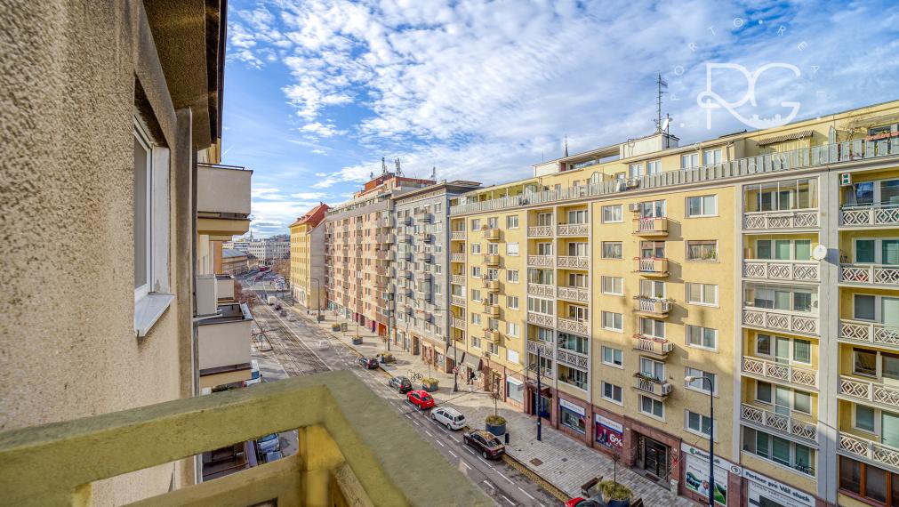 = REZERVOVANÉ = Staromestské bývanie v 3,5-izbovom byte v Bratislave I – Krížna ulica