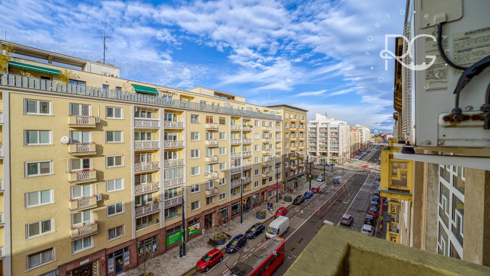 = REZERVOVANÉ = Staromestské bývanie v 3,5-izbovom byte v Bratislave I – Krížna ulica