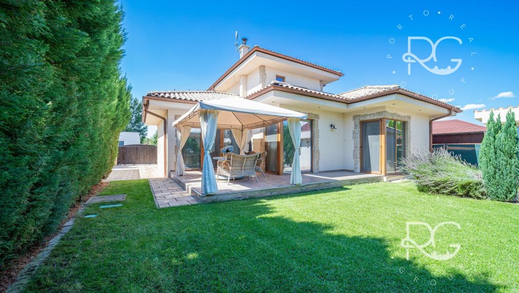 =REZERVOVANÉ=Krásny dizajnový 4i RD v lukratívnej lokalite na Veľkom jazere v Rovinke