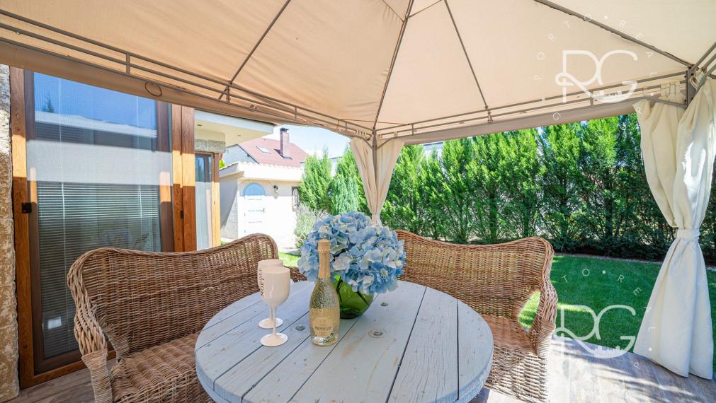 =REZERVOVANÉ=Krásny dizajnový 4i RD v lukratívnej lokalite na Veľkom jazere v Rovinke