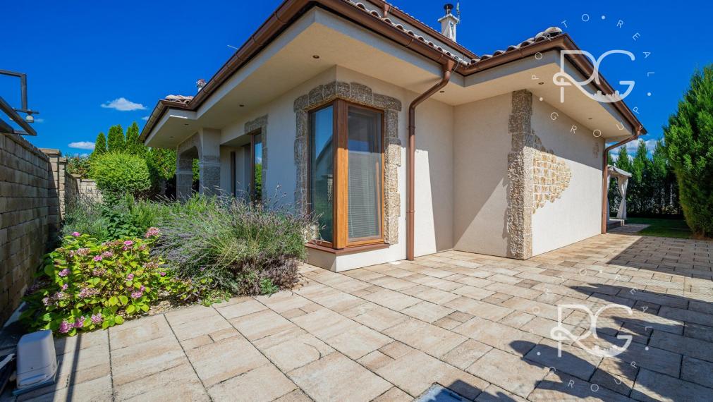 =REZERVOVANÉ=Krásny dizajnový 4i RD v lukratívnej lokalite na Veľkom jazere v Rovinke