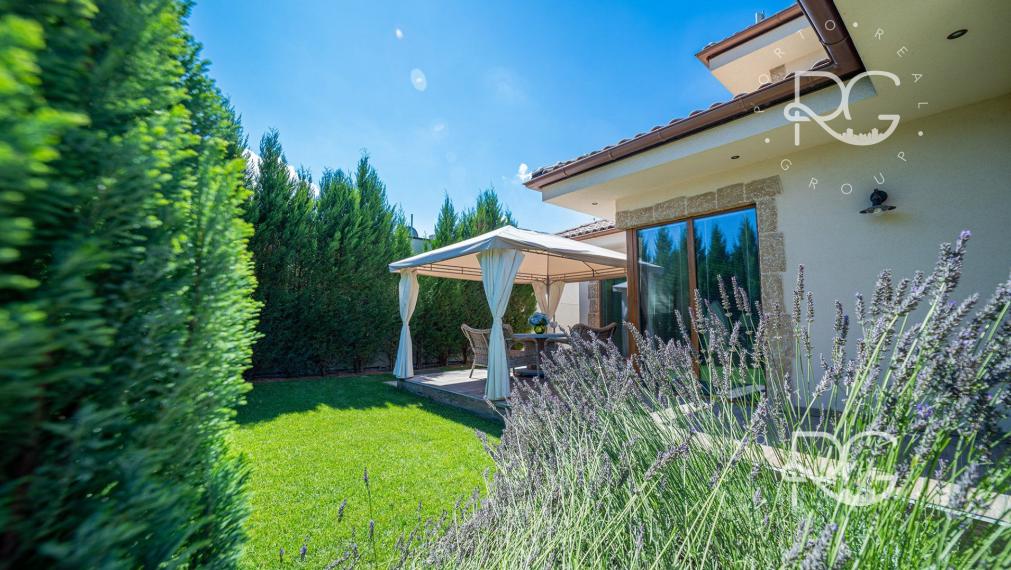 =REZERVOVANÉ=Krásny dizajnový 4i RD v lukratívnej lokalite na Veľkom jazere v Rovinke