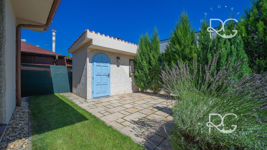 =REZERVOVANÉ=Krásny dizajnový 4i RD v lukratívnej lokalite na Veľkom jazere v Rovinke