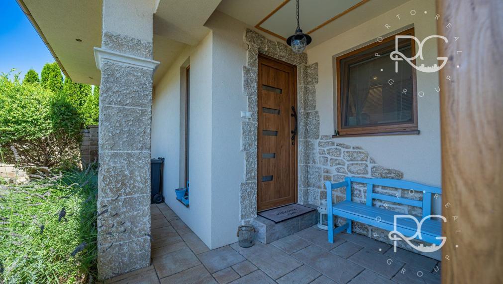 =REZERVOVANÉ=Krásny dizajnový 4i RD v lukratívnej lokalite na Veľkom jazere v Rovinke