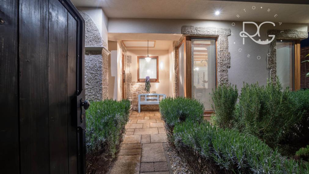 =REZERVOVANÉ=Krásny dizajnový 4i RD v lukratívnej lokalite na Veľkom jazere v Rovinke