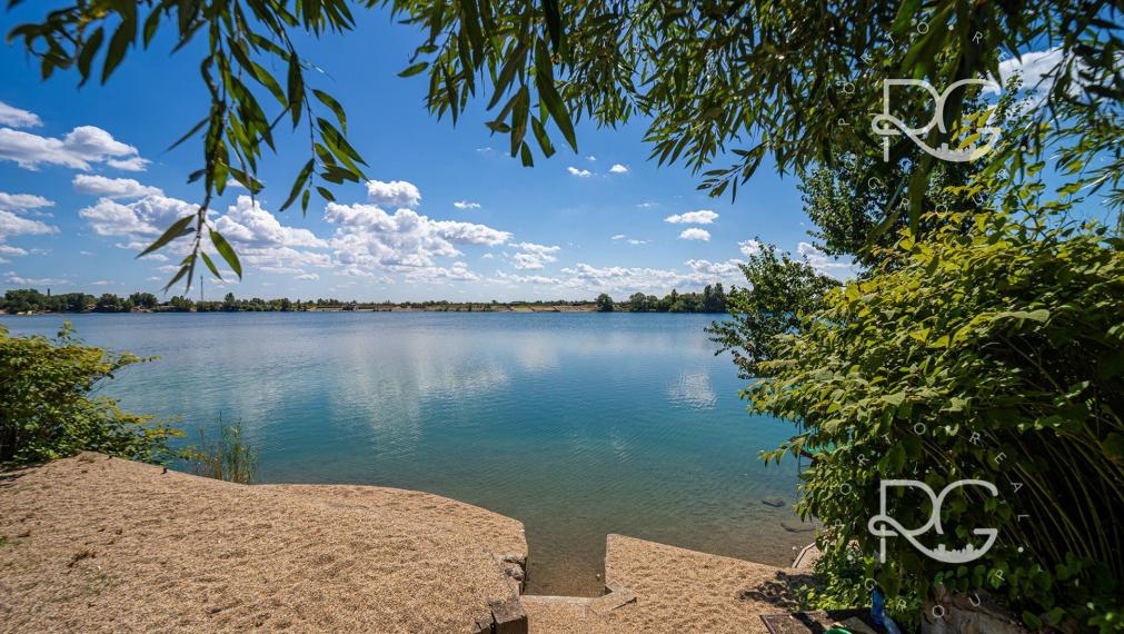 =REZERVOVANÉ=Krásny dizajnový 4i RD v lukratívnej lokalite na Veľkom jazere v Rovinke