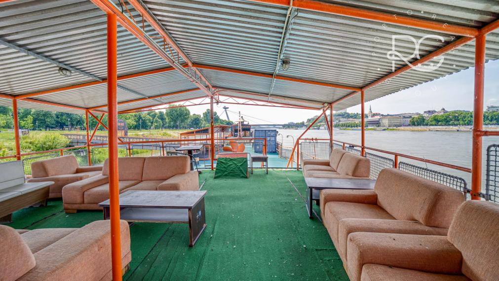 Pontón v TOP lokalite na Tyršovom nábreží