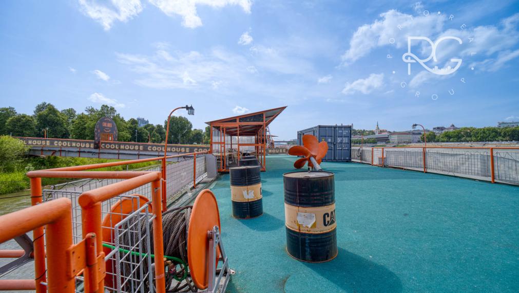 Pontón v TOP lokalite na Tyršovom nábreží