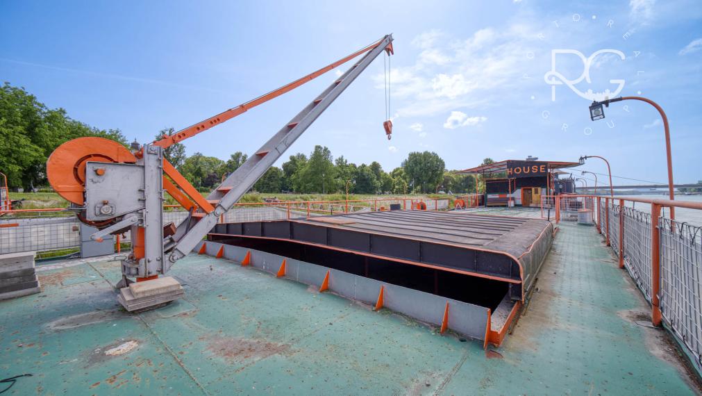 Pontón v TOP lokalite na Tyršovom nábreží