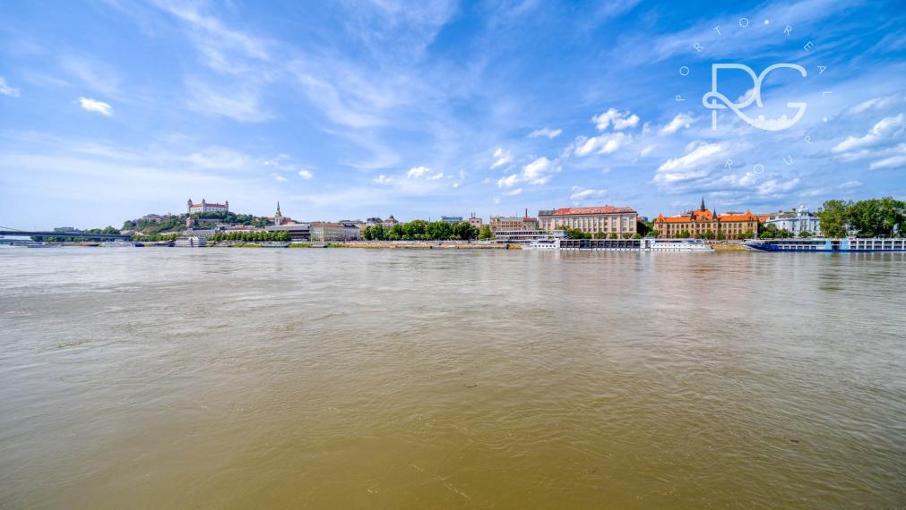 Pontón v TOP lokalite na Tyršovom nábreží