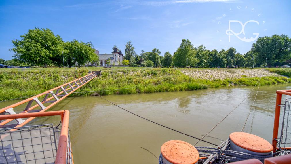 Pontón v TOP lokalite na Tyršovom nábreží