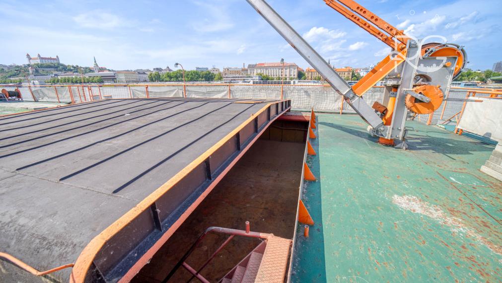 Pontón v TOP lokalite na Tyršovom nábreží