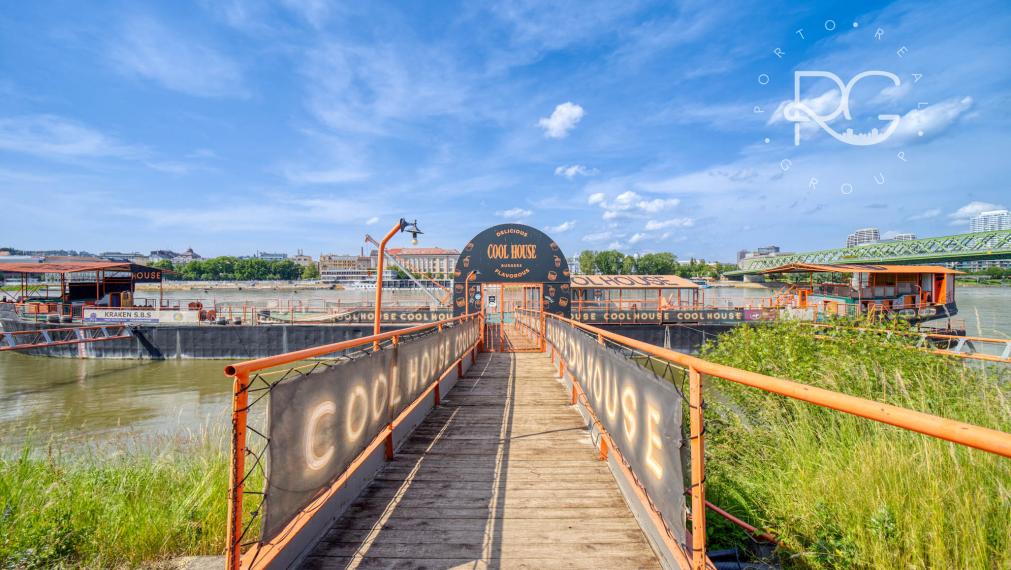 Pontón v TOP lokalite na Tyršovom nábreží