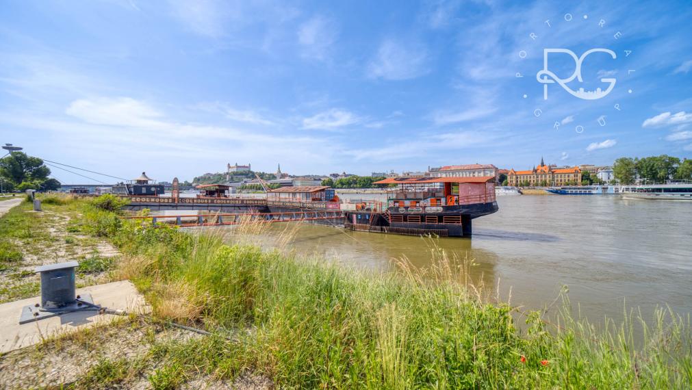 Pontón v TOP lokalite na Tyršovom nábreží