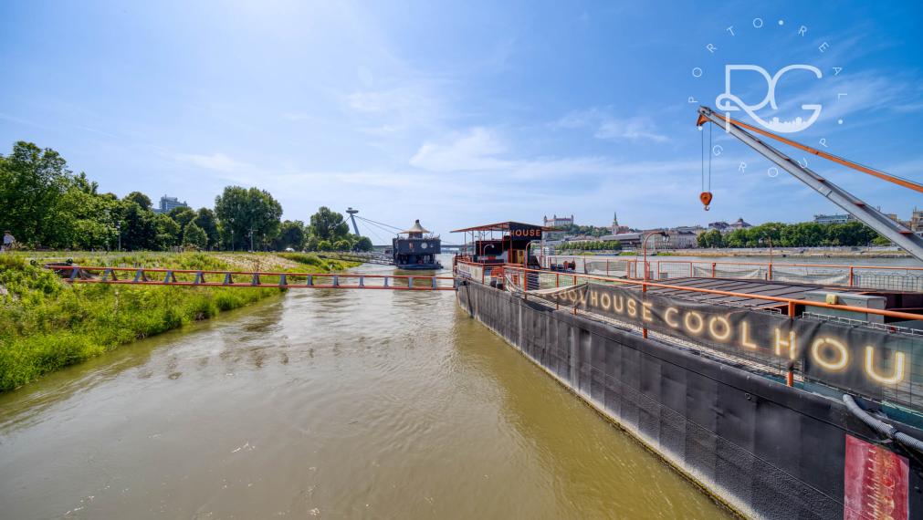 Pontón v TOP lokalite na Tyršovom nábreží