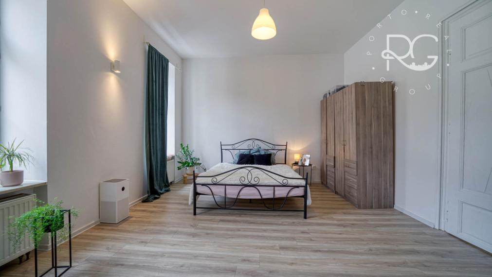 =PREDANÉ=Štýlový 3-izbový byt s vysokými stropmi v centre Starého Mesta – ideálny na bývanie či Airbnb