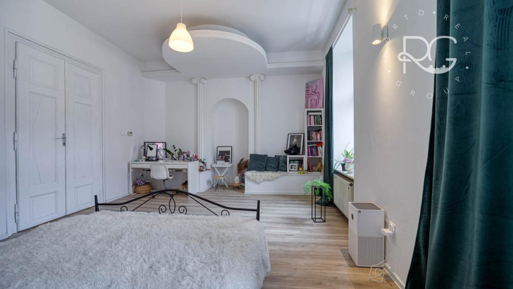 =PREDANÉ=Štýlový 3-izbový byt s vysokými stropmi v centre Starého Mesta – ideálny na bývanie či Airbnb