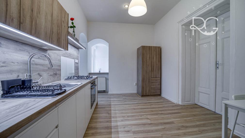 =PREDANÉ=Štýlový 3-izbový byt s vysokými stropmi v centre Starého Mesta – ideálny na bývanie či Airbnb