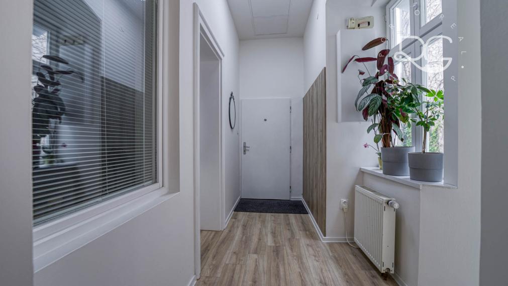 =PREDANÉ=Štýlový 3-izbový byt s vysokými stropmi v centre Starého Mesta – ideálny na bývanie či Airbnb