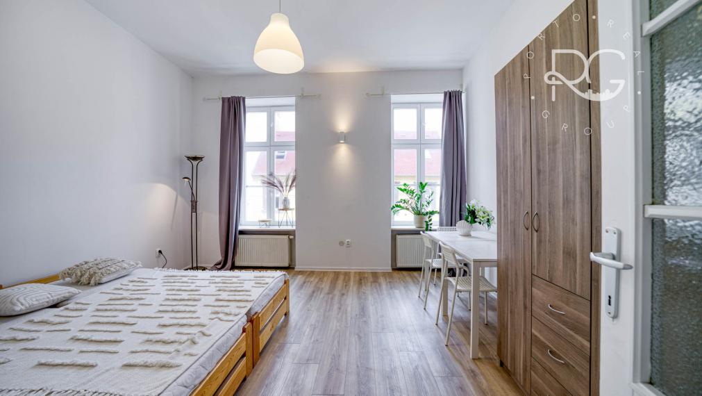 =PREDANÉ=Štýlový 3-izbový byt s vysokými stropmi v centre Starého Mesta – ideálny na bývanie či Airbnb