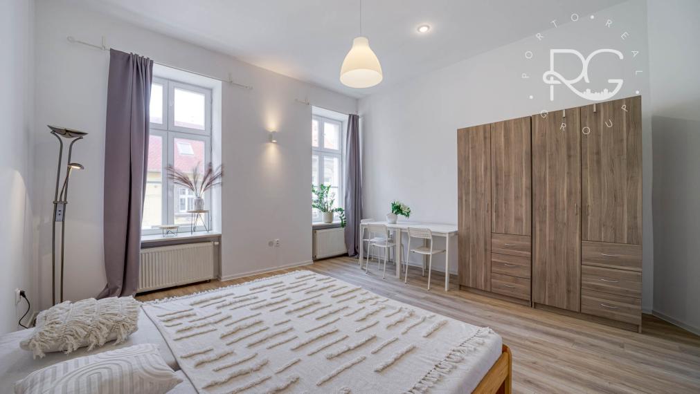 =PREDANÉ=Štýlový 3-izbový byt s vysokými stropmi v centre Starého Mesta – ideálny na bývanie či Airbnb