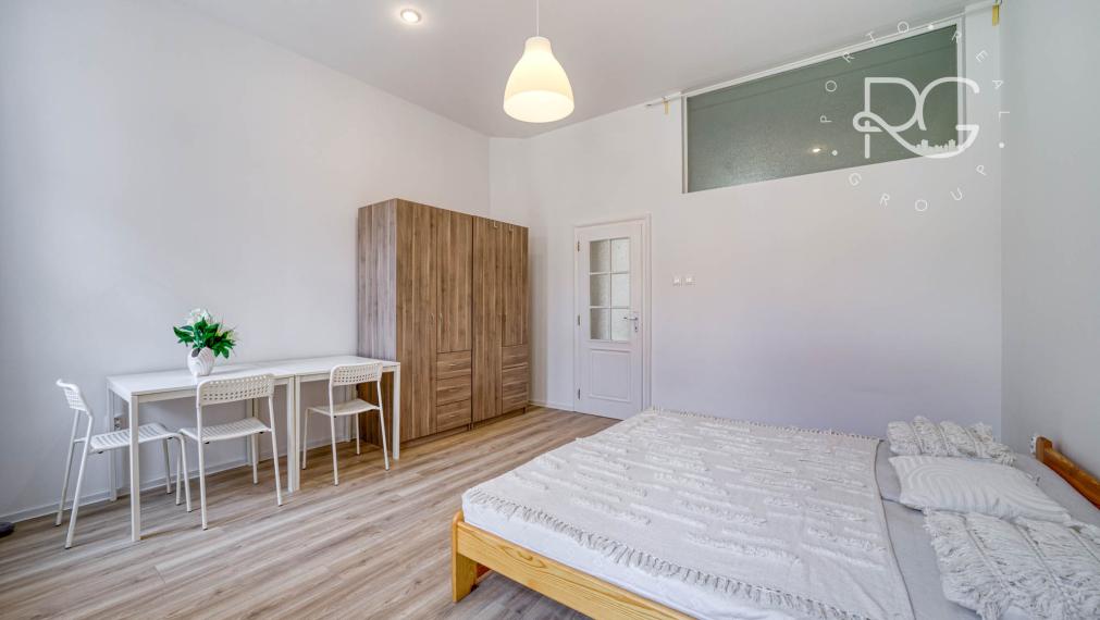 =PREDANÉ=Štýlový 3-izbový byt s vysokými stropmi v centre Starého Mesta – ideálny na bývanie či Airbnb