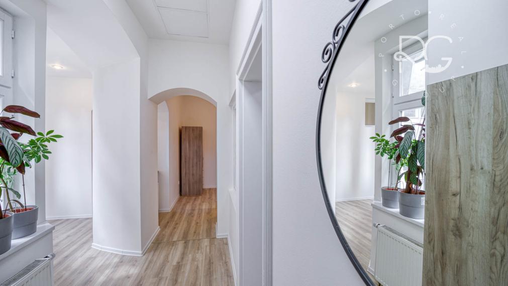 =PREDANÉ=Štýlový 3-izbový byt s vysokými stropmi v centre Starého Mesta – ideálny na bývanie či Airbnb