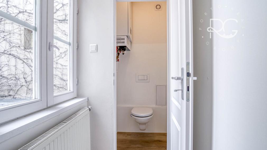 =PREDANÉ=Štýlový 3-izbový byt s vysokými stropmi v centre Starého Mesta – ideálny na bývanie či Airbnb