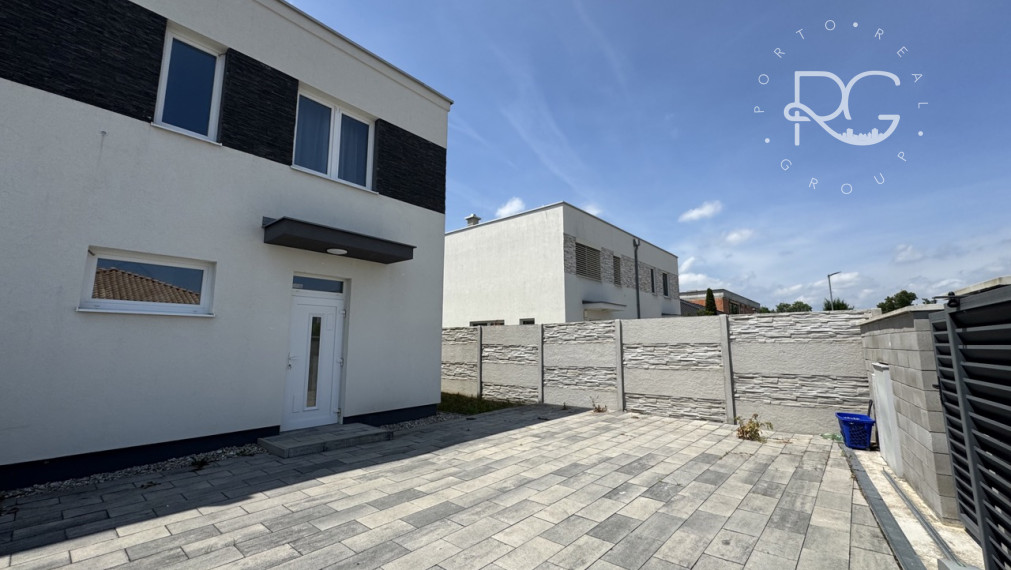 Moderný dvojpodlažný 4izb RD v krásnej lokalite v Rovinke