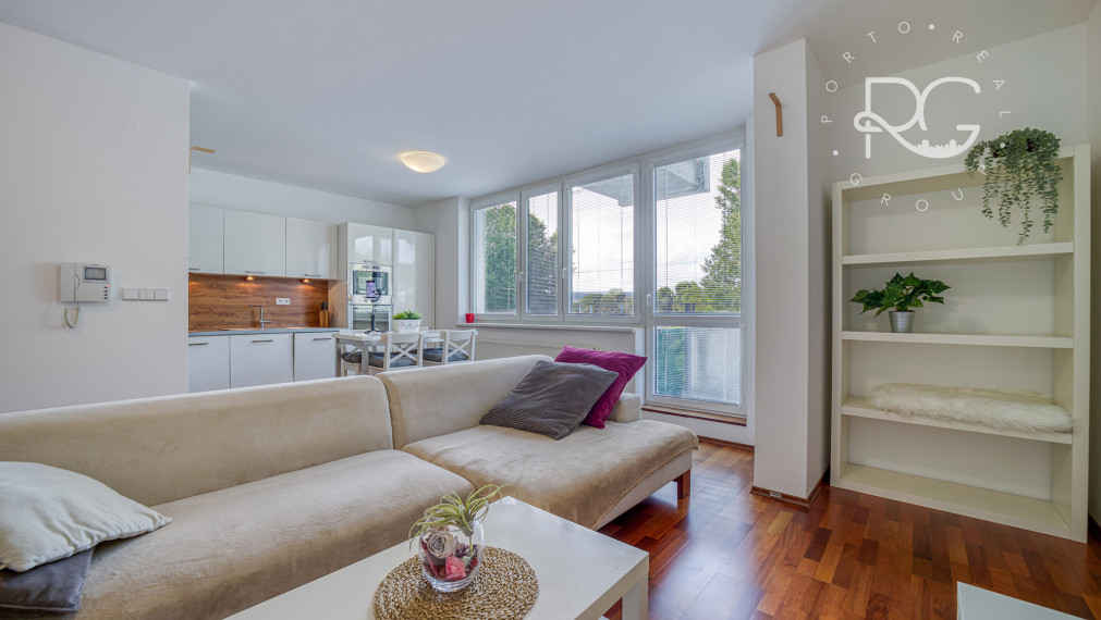 = PRENAJATÉ= 2-izbový byt s parkovaním, ul. Tomášikova, Bratislava III