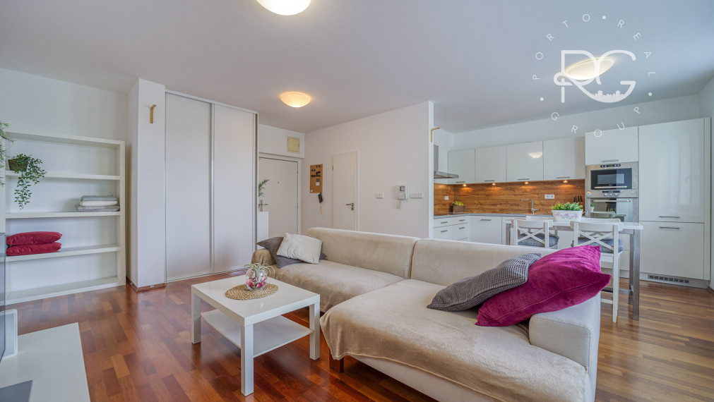 = PRENAJATÉ= 2-izbový byt s parkovaním, ul. Tomášikova, Bratislava III