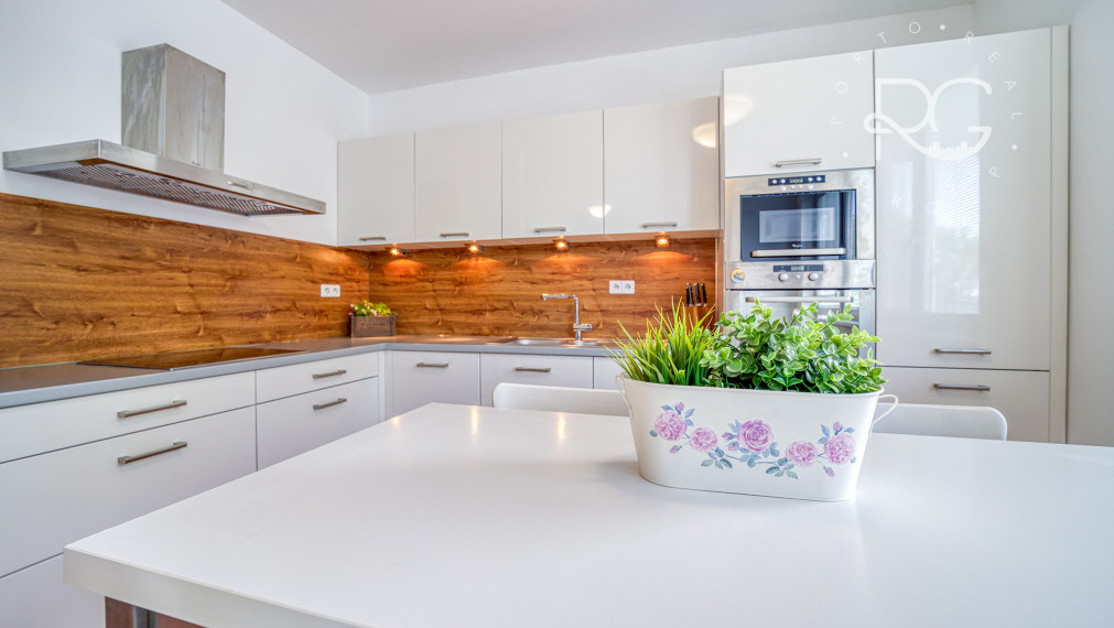 = PRENAJATÉ= 2-izbový byt s parkovaním, ul. Tomášikova, Bratislava III