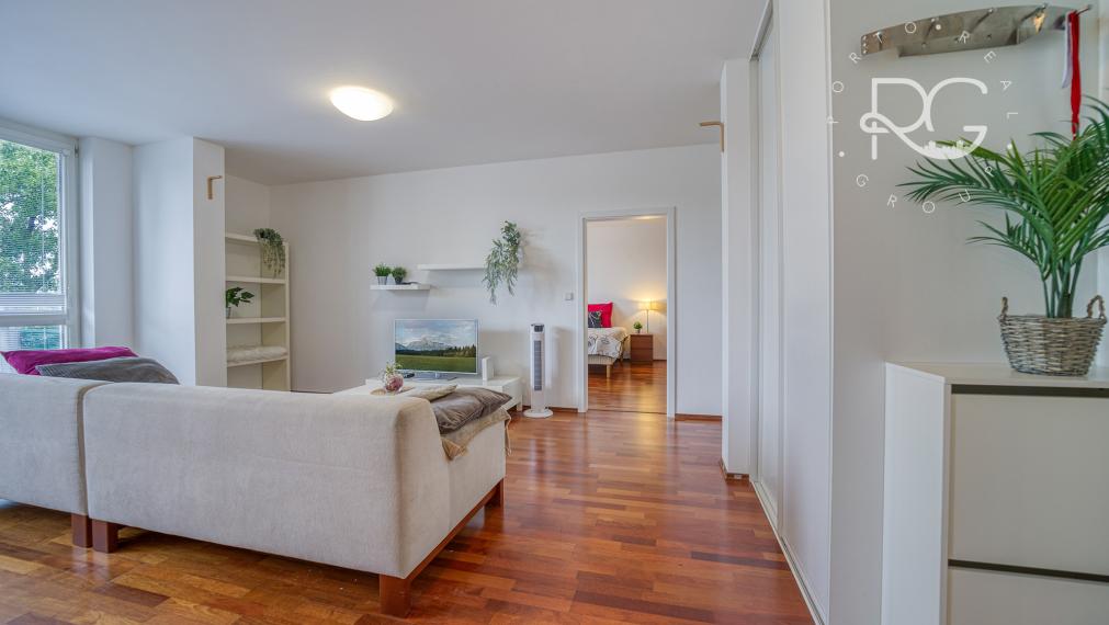 = PRENAJATÉ= 2-izbový byt s parkovaním, ul. Tomášikova, Bratislava III