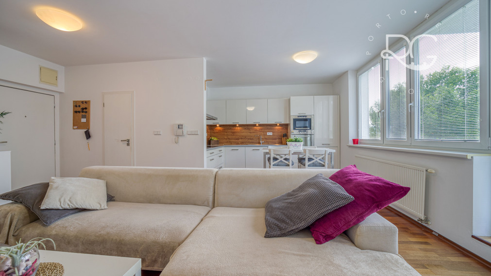 = PRENAJATÉ= 2-izbový byt s parkovaním, ul. Tomášikova, Bratislava III