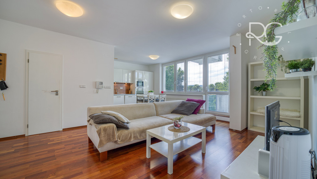 = PRENAJATÉ= 2-izbový byt s parkovaním, ul. Tomášikova, Bratislava III