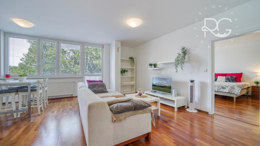 = PRENAJATÉ= 2-izbový byt s parkovaním, ul. Tomášikova, Bratislava III